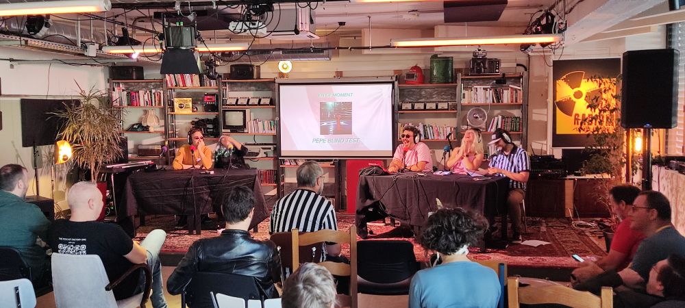 Le pépé blind test lors de PodCastres 2023 avec Hazto, Sandy, Azmar, Loly et Pépé.