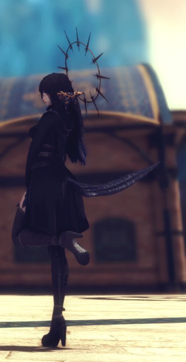 phae's xaela in ffxiv - her eyes are yellow, she's wearing all black, and she has a halo of swords.