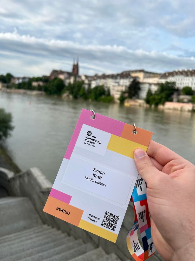 A Name Badge for WordCamp Europe. It reads „Simon Kraft Media Partner“