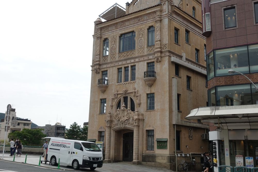 東華菜館本店の外観