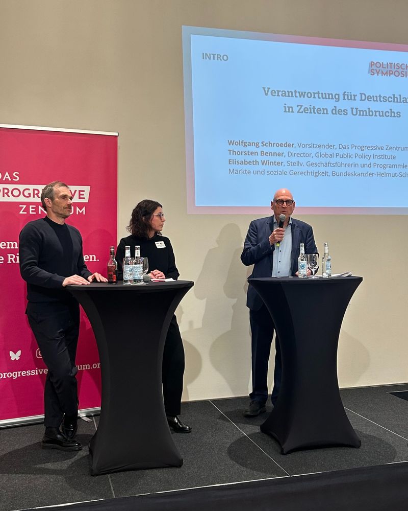 Thorsten Benner, Elisabeth Winter und Wolfgang Schroeder auf der Bühne