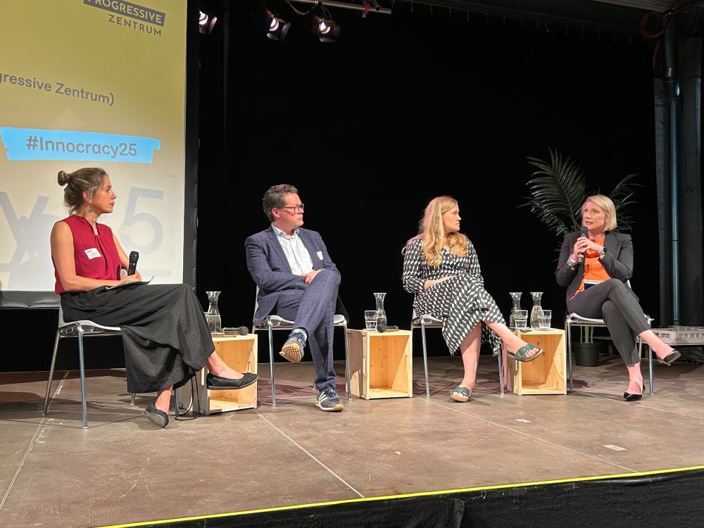 Auf dem Panel: Moderatorin Maria Skóra, Jürgen Czernohorszky, Josephine Ortleb und Cathryn Cluever Ashbrook.