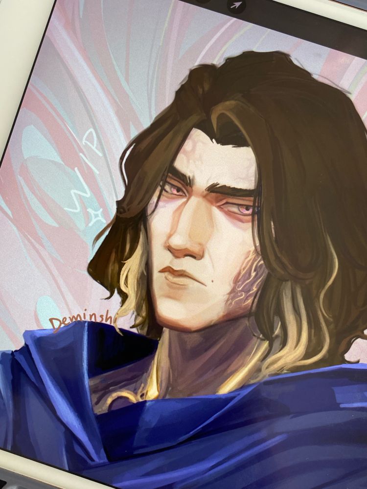 Retrato de un hombre con marcas en la piel y una toga azul