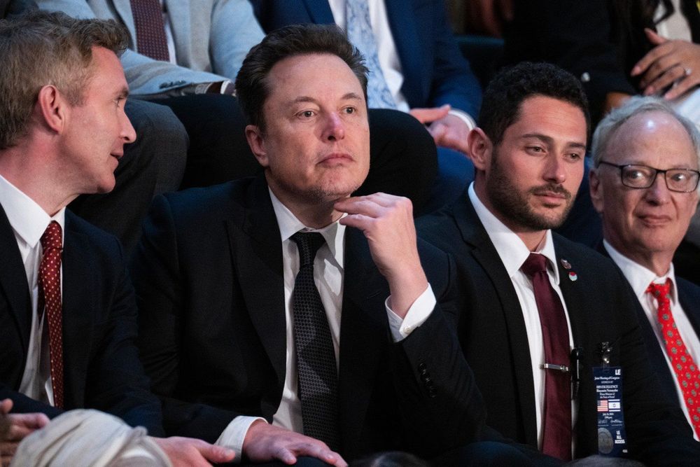 Elon Musk's Pro-Trump Website Accused of Shady Data Collection