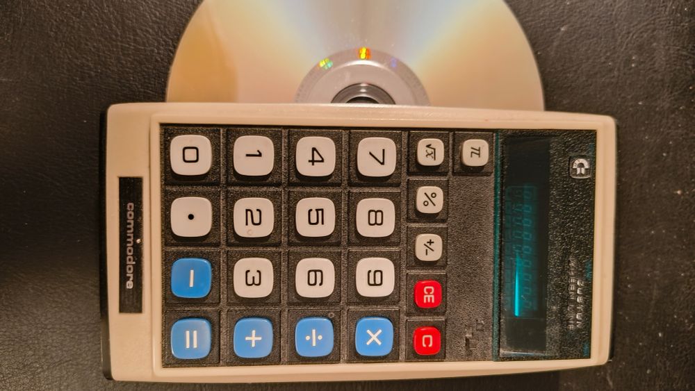 Commodore portable calculator model GL-998D