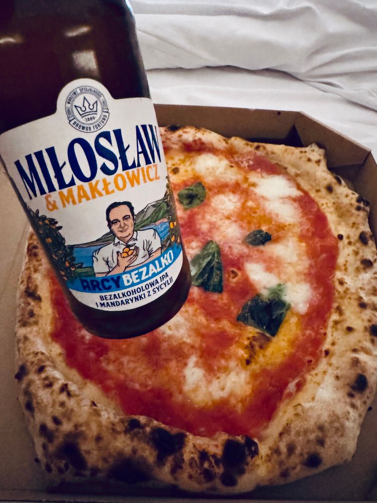 Neopolitanische Margherita mit alkoholfreie miloslaw & maklowicz ipa 