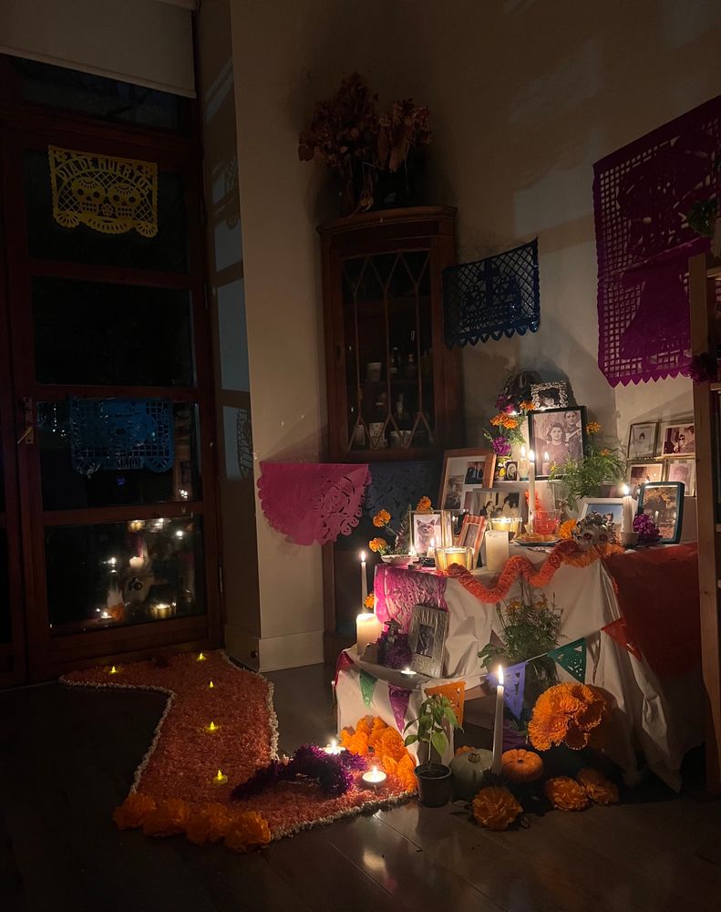 Photo of an ofrenda for día de muertos 