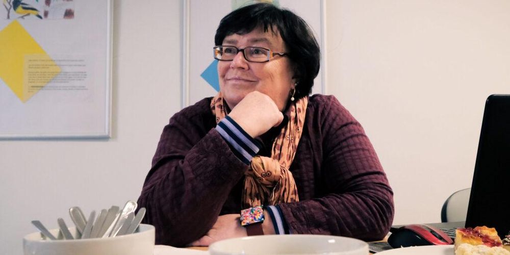 Doritta schreibt die Förderungsanträge für Colorido e.V.