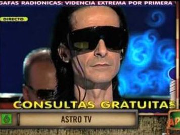 Sandro Rey con sus gafas Radionicas de videncia extrema