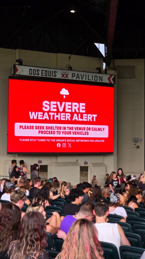 Kesha gets delayed AGAIN because of thunder