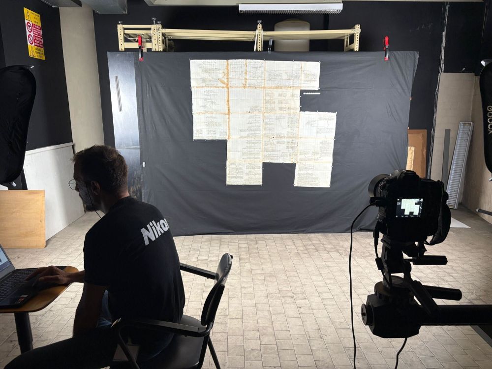 Digitization of large manuscripts at the State Archive of Florence, Italy.