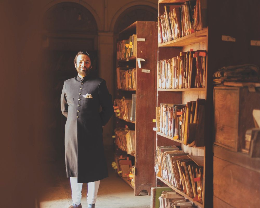 In Uttar Pradesh, HMML partnered with the Raja of Mahmudabad Palace Library in Lucknow to digitize the roughly 2,000 manuscripts in the family's collection.