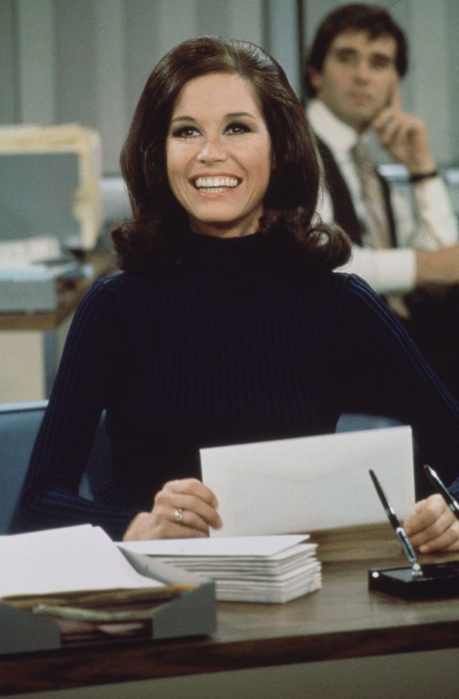 Mary Tyler Moore in her youthful days as an office worker in the 70s.