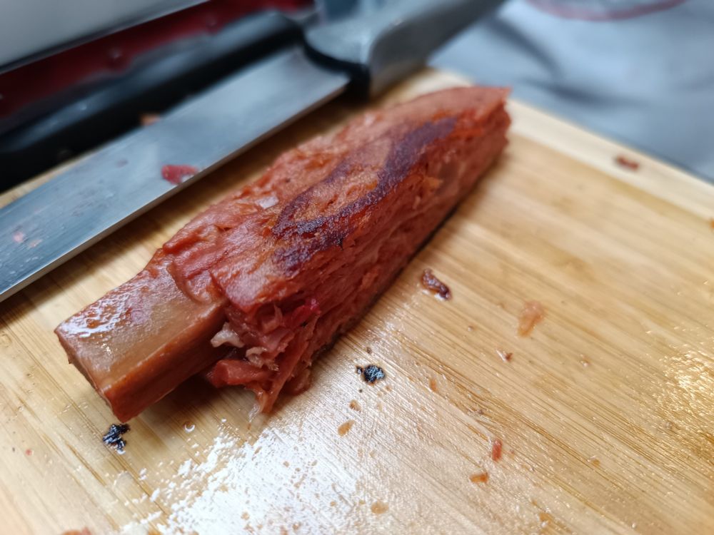 Vegan ribs by Juicy Marbles incl. vegan bone (Slovenian Startup)