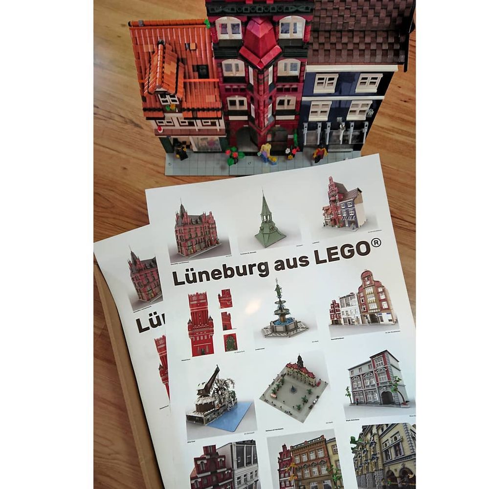 Yay, neue Poster UND mehr Steine! Wenn der Postmann 2 x klingelt.
.
.
.
#lego #legostagram #luenebur...