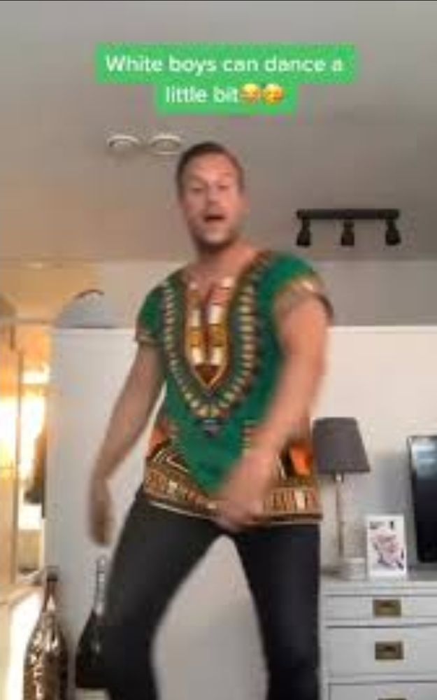 Oh you know that white boy bout to shimmy