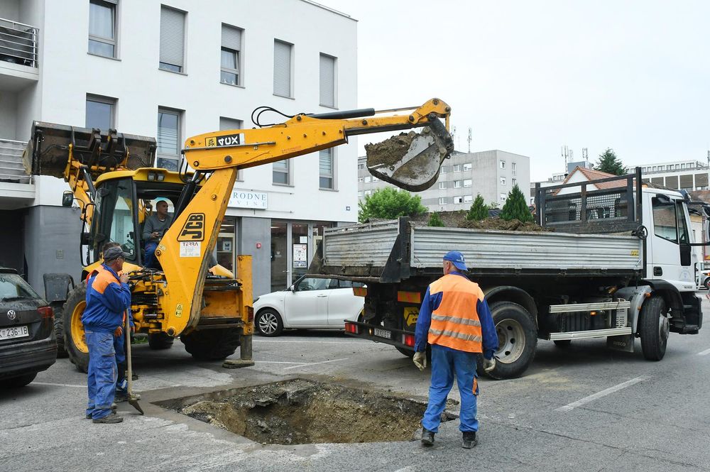 U Sisku je u mjesec dana bilo 30 puknuća vodovodnih cijevi. Lokalni HDZ traži otpis računa građanima