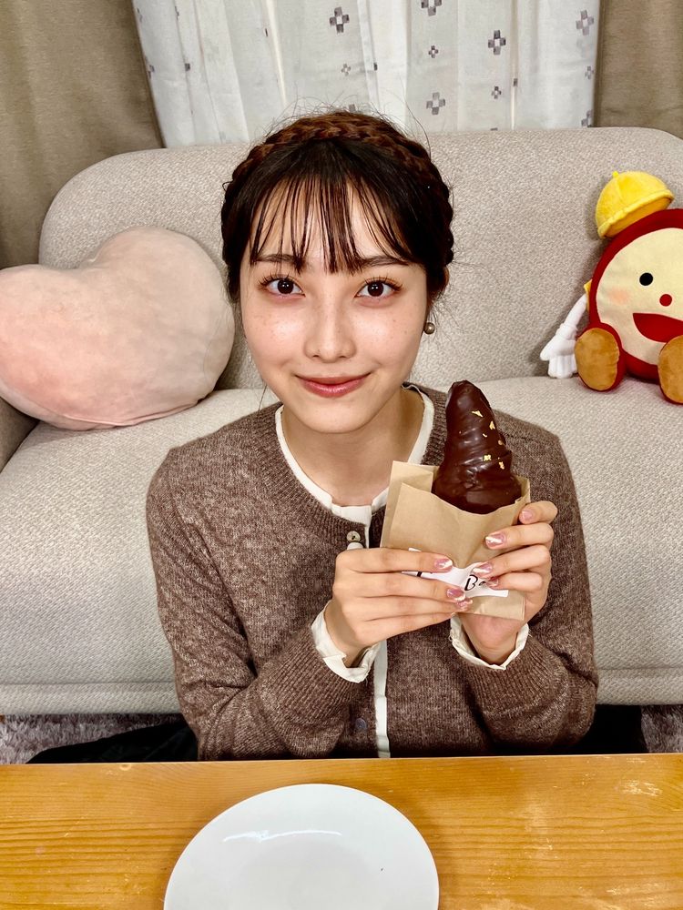 チョコクロワッサンを紹介する福田ルミカさん