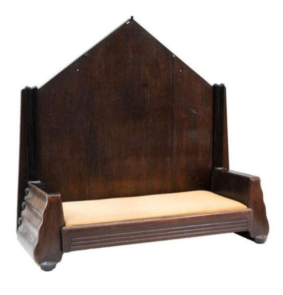 Hoog 243cm, materiaal eiken en mahonie.