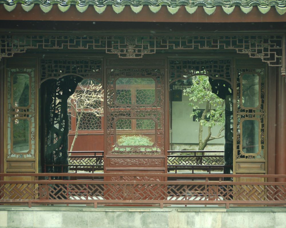 Couple's Retreat Garden. Balcony Of No frippery