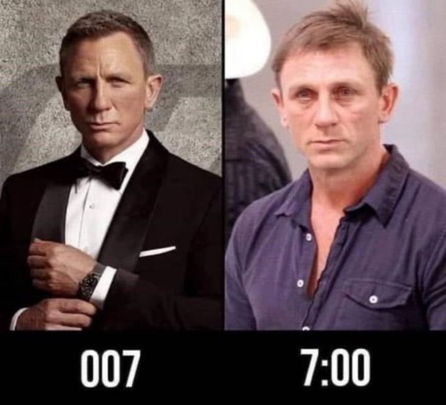 Zwei Bilder mit Daniel Craig: links mit überlegenem Blick als James Bond, Bildunterschrift 007
Rechts ziemlich verschlafen, Bildunterschrift 7:00
