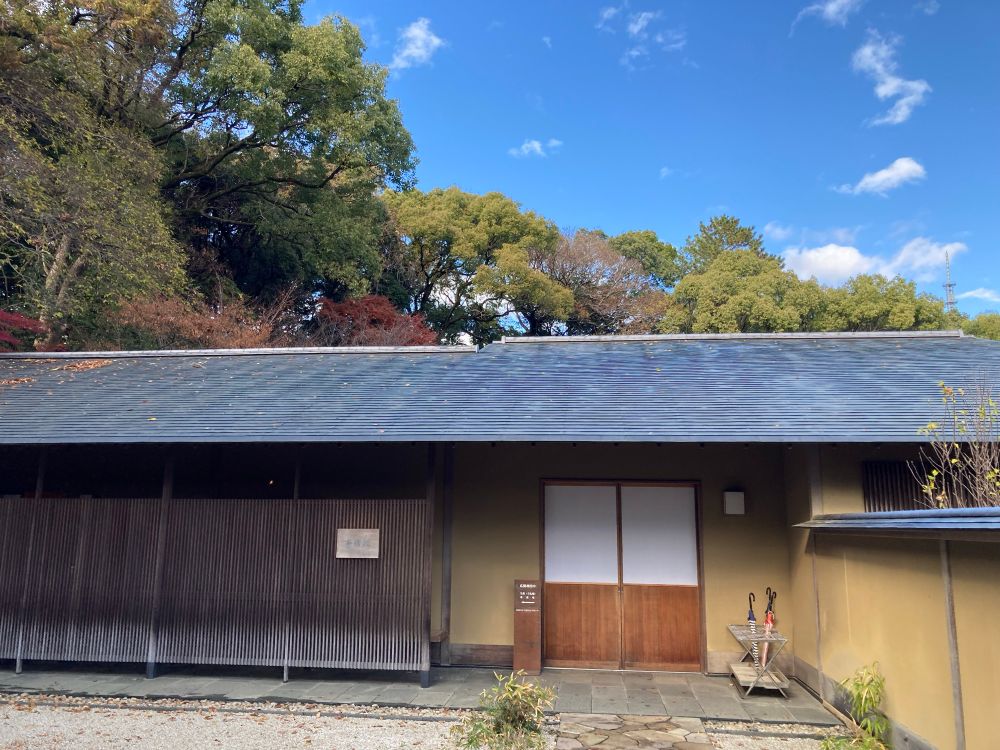 茶室を正面から撮影した写真。