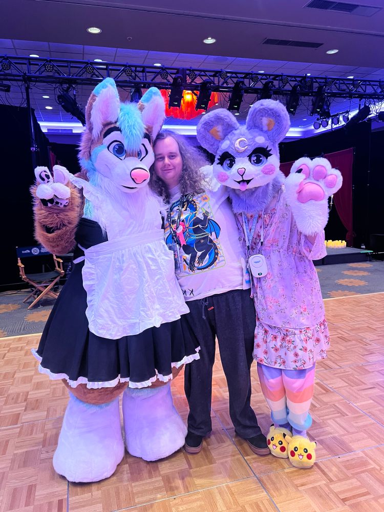 Posing for a cute photo at the maid cafe wearing  Lavender's suit beside Celeste and MageMechatronics 