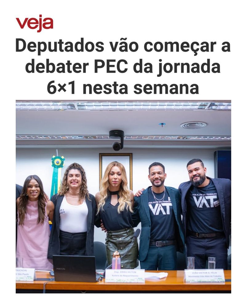 Print da manchete da Veja: Deputados vão começar a debater PEC da jornada 6x1 nesta semana

A manchete é acompanhada por uma foto minha ao lado da vereadora Amanda Paschoal, da influencer Andressa Catty, do vereador Rick Azevedo e do coordenador do Movimento VAT João Victor Felix.