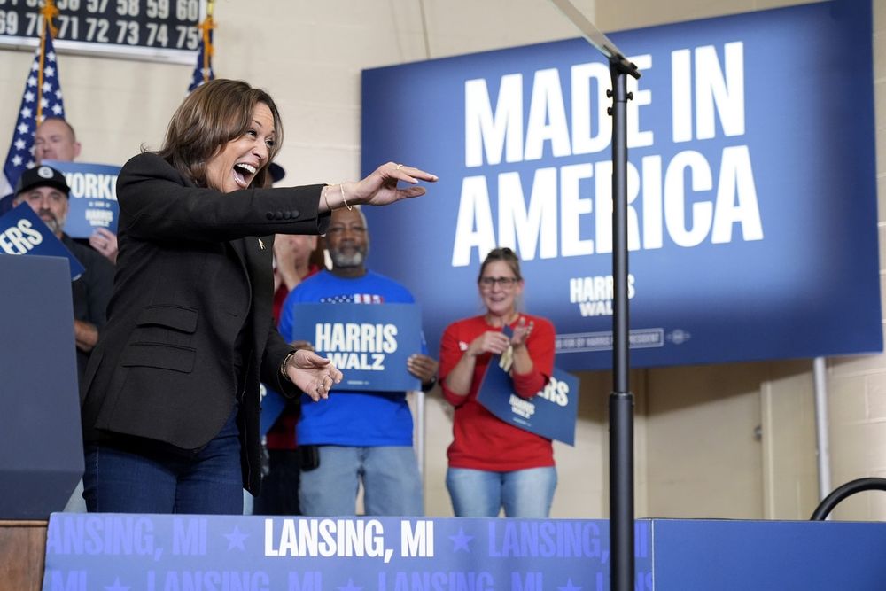 Harris plays Trump’s remarks on auto workers … to auto workers