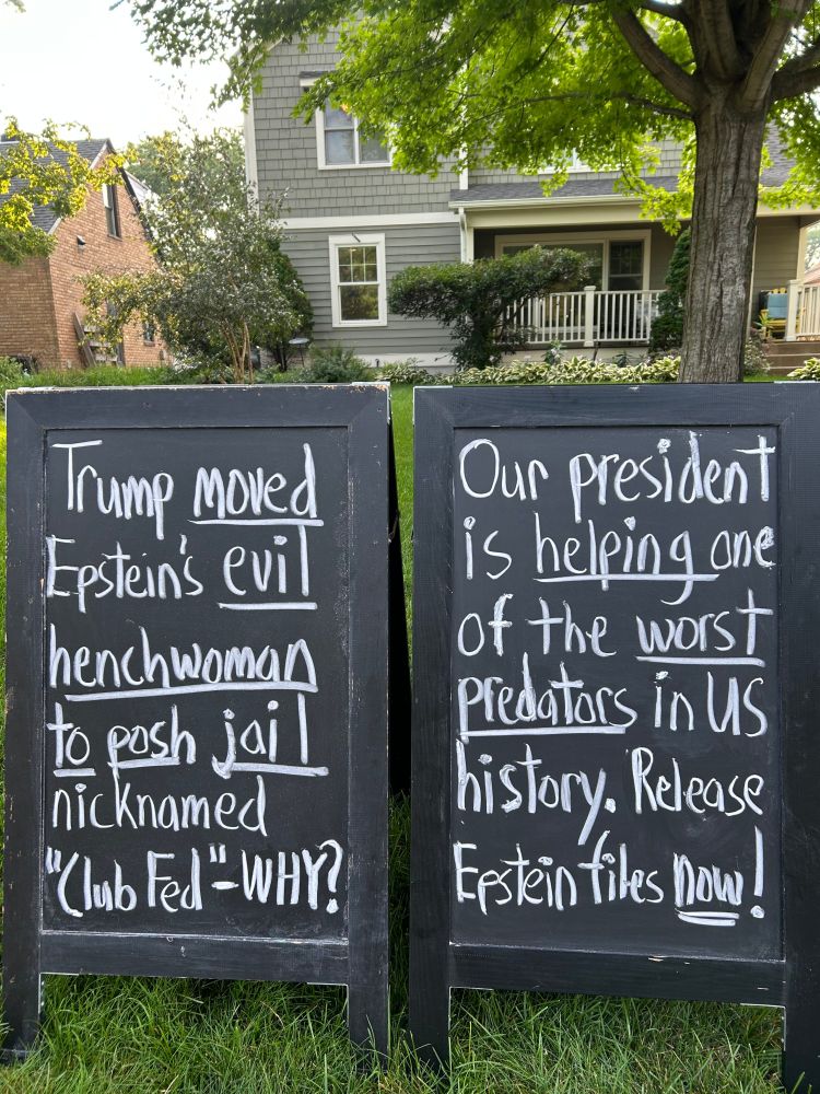 Trump moved Epstein's evil henchwoman to posh jail nicknamed "Club Fed" - WHY?
Our president is helping one of the worst predators in US history. Release Epstein files now!