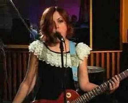 Sleater-Kinney - "Entertain" Live