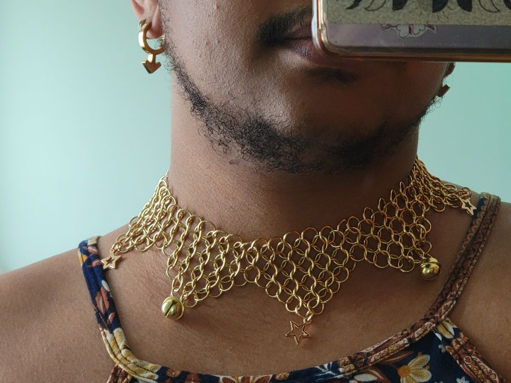 photo of me wearing the same choker