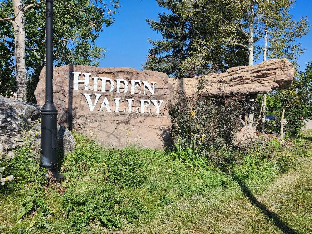The Hidden Valley sign as you enter the community from 14 Street just north of Country Hills Blvd