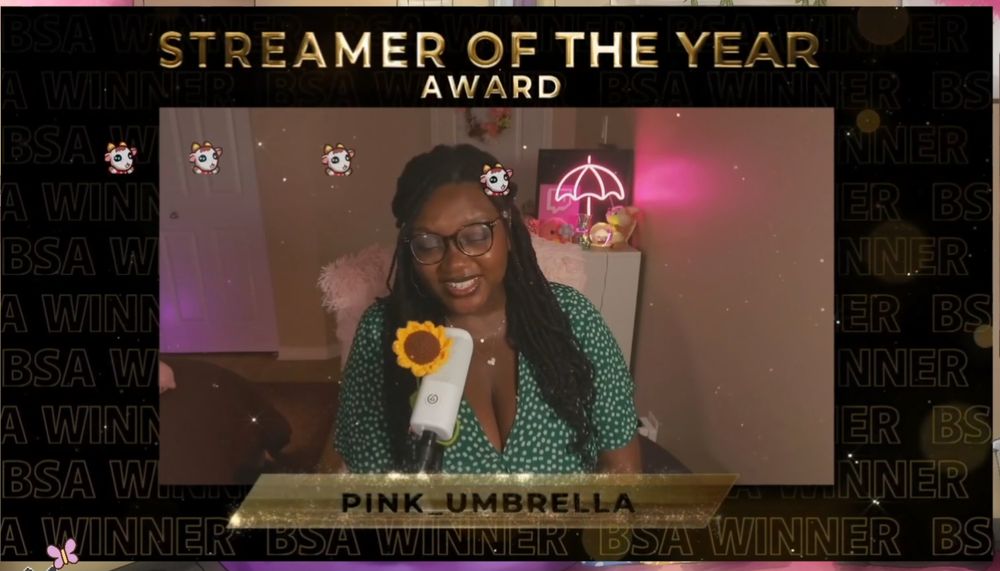 Capture of the Streamer of the Year award winner announcement. It's a photo of Pink_Umbrella.