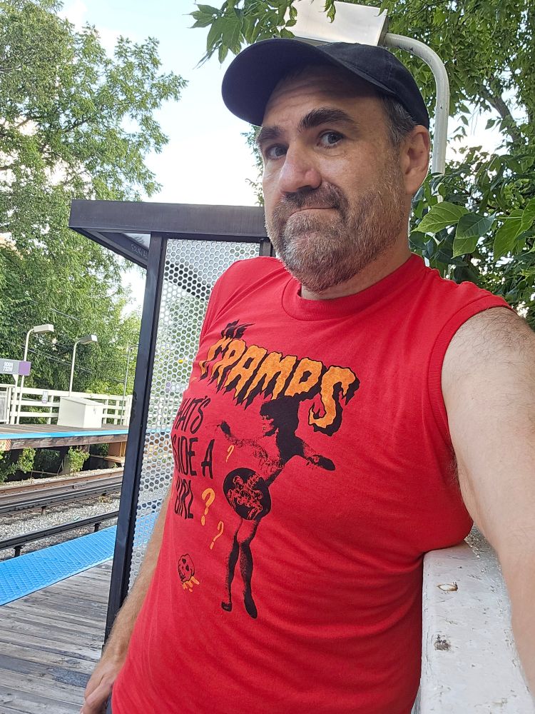 Old man in Cramps shirt