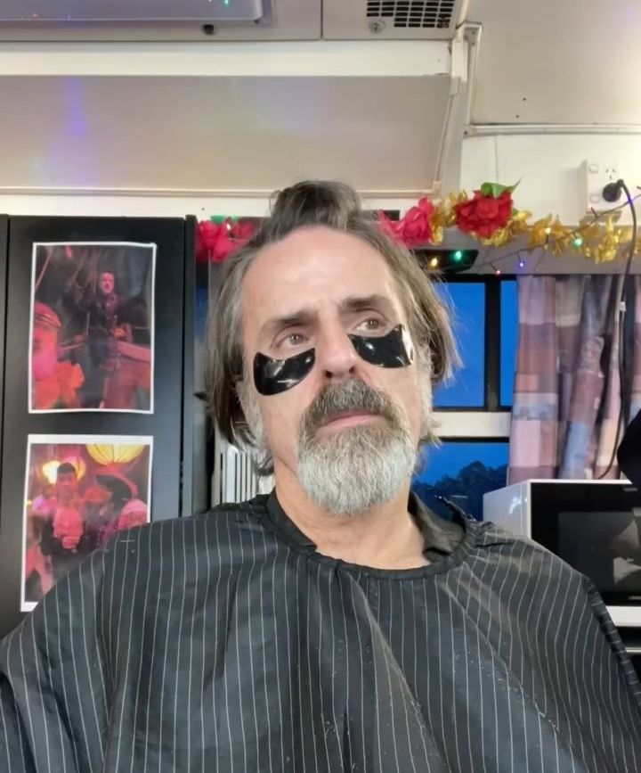 Con O'Neill in the makeup chair for Izzy Hands