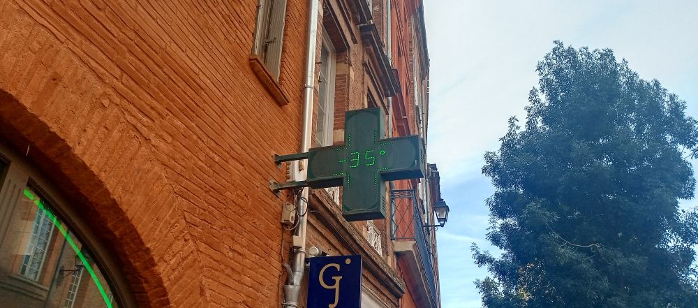 Enseigne de pharmacie indiquant - 35° C