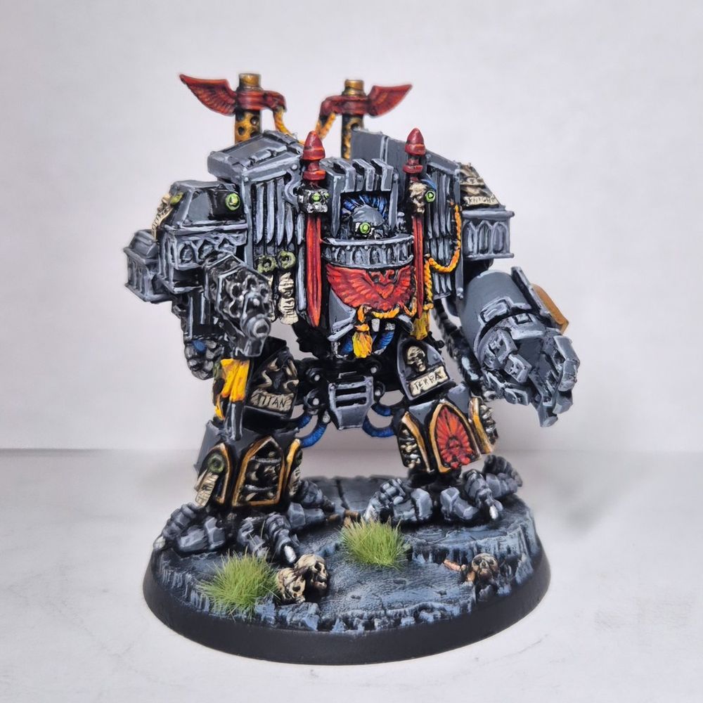 The classic metal Venerable Dreadnought from Warhammer 40,000's past, painted in an alternative grey and red colour scheme. 