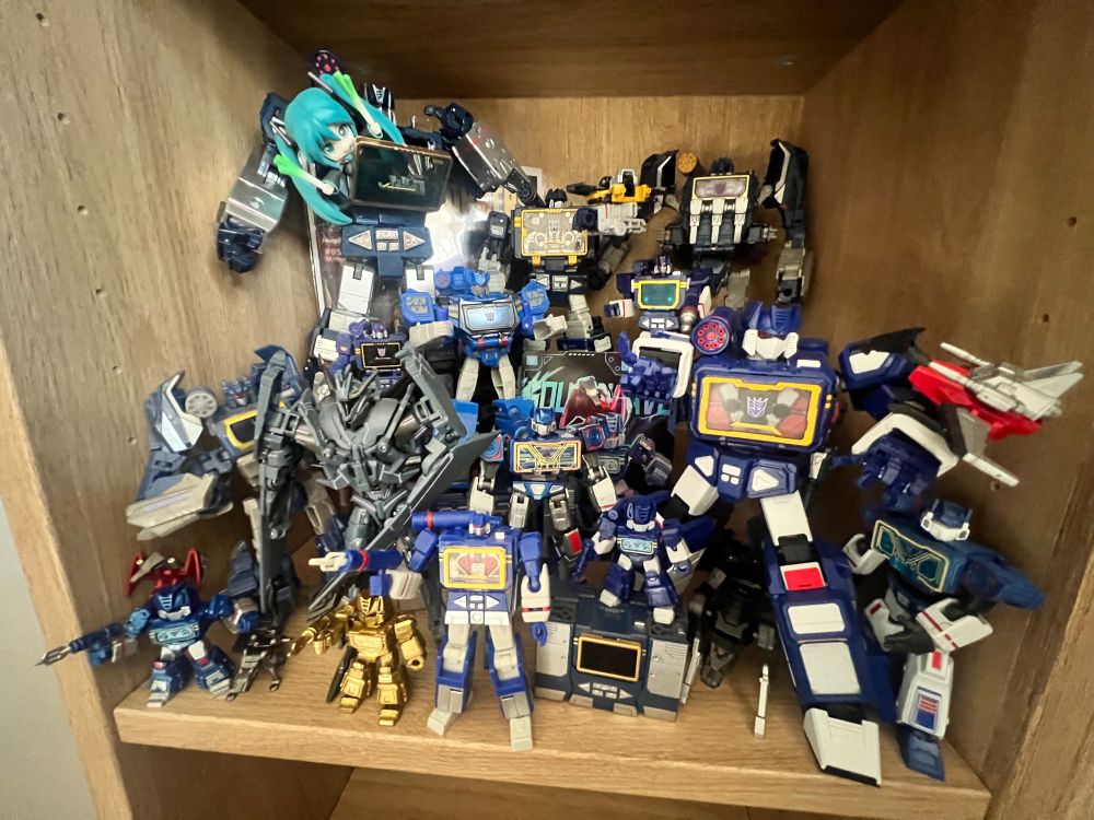 A shit zillion Soundwaves