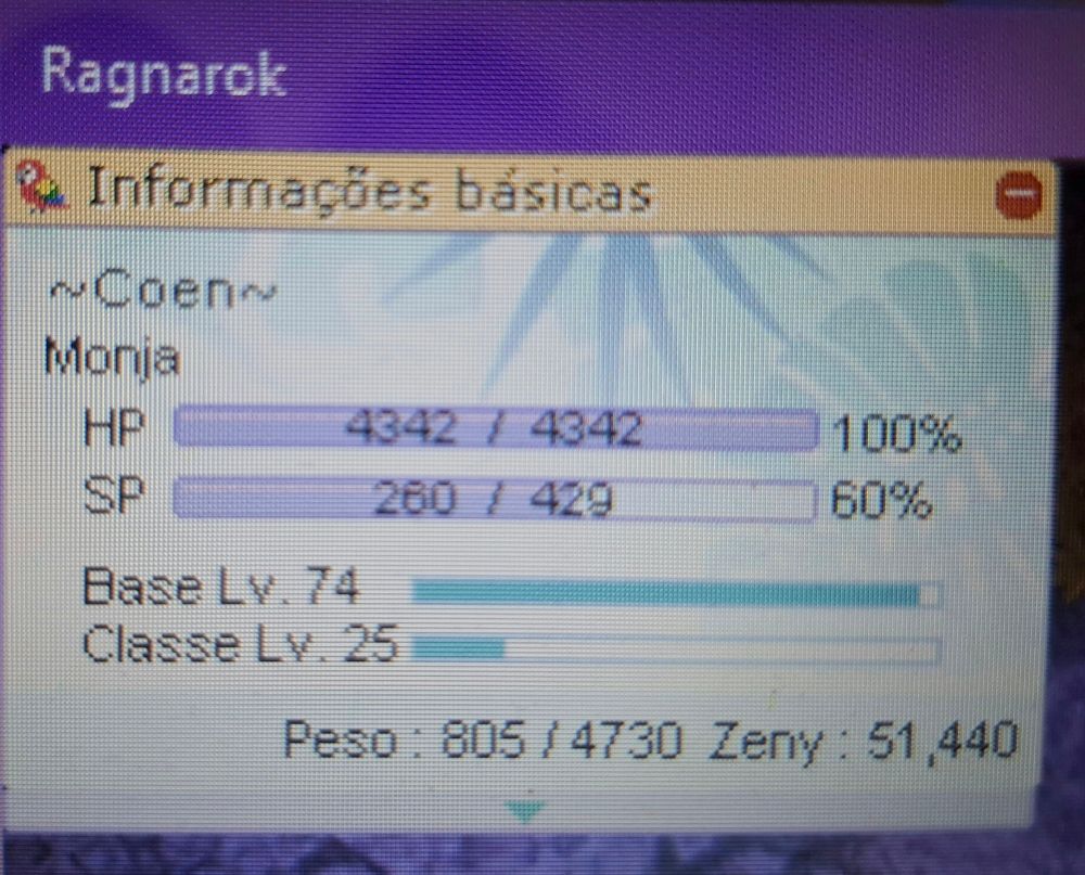 Print da janela de informações básicas do jogo Ragnarök Online mostrando o nome da minha personagem e a classe dela embaixo do nome
O nome é ~Coen~ e a classe é Monja
Embaixo do nome e classe tem duas barras, uma de HP e uma de SP e logo abaixo ainda tem mais duas barras mostrando o nível de base e classe
Na parte de baixo ainda tem o peso atual que eu estou carregando e o peso máximo, e a quantidade de zeny (dinheiro do jogo) que eu possuo