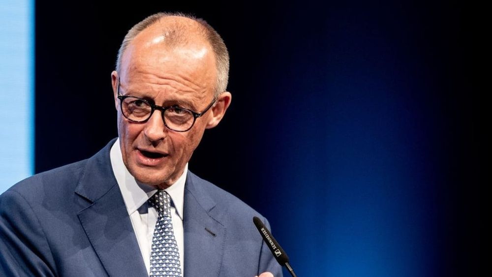 Friedrich Merz stellt sich auf eine harte Auseinandersetzung mit der SPD ein. Zudem fordert er eine migrationskritische und industriefreundliche Ausrichtung des Koalitionspartners.