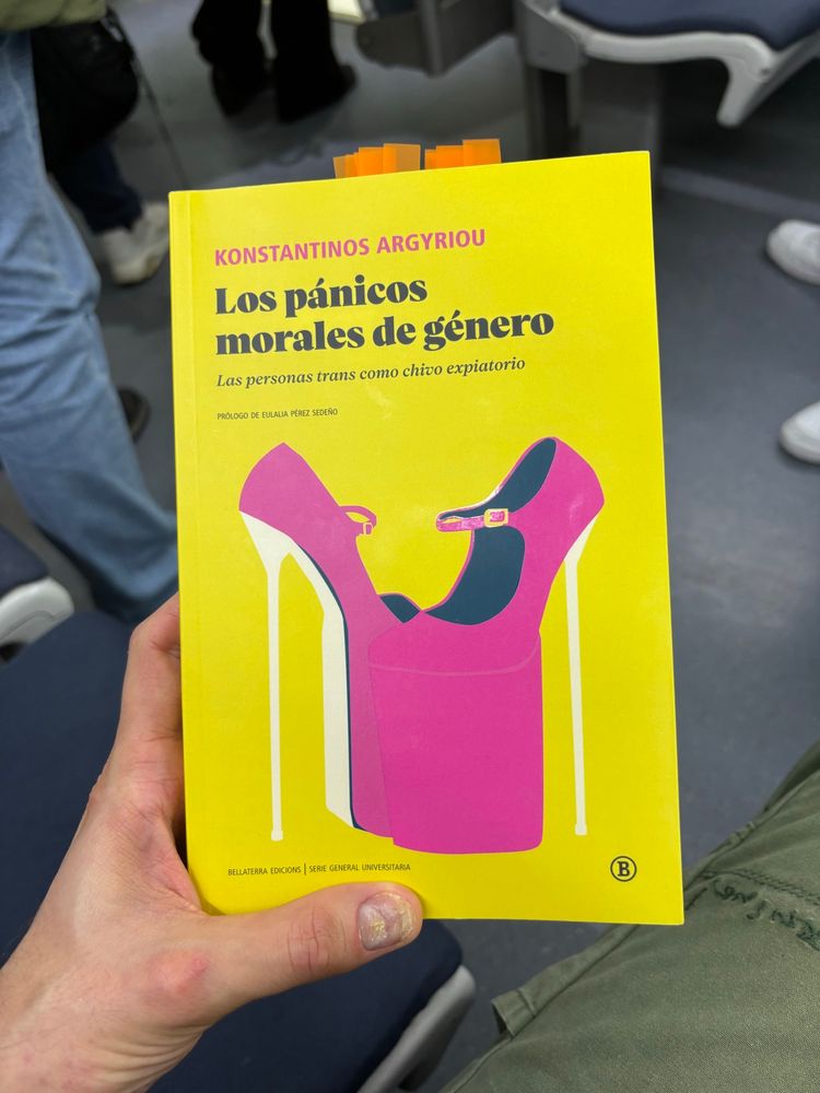 Libro “Los pánicos morales de género. Las personas trans como chivo expiatorio”, de Konstantinos Argyriou. 