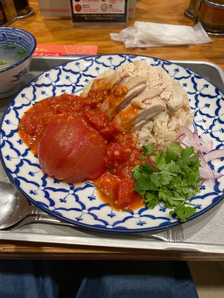 マンゴーツリーカフェの支店？のカオマンガイ
トマチオカオマンガイ