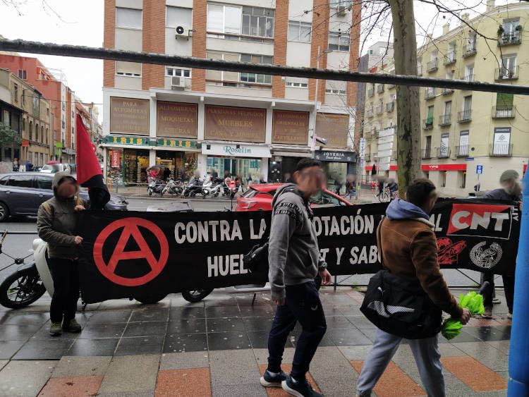 Acto contra la explotación en Lefties.