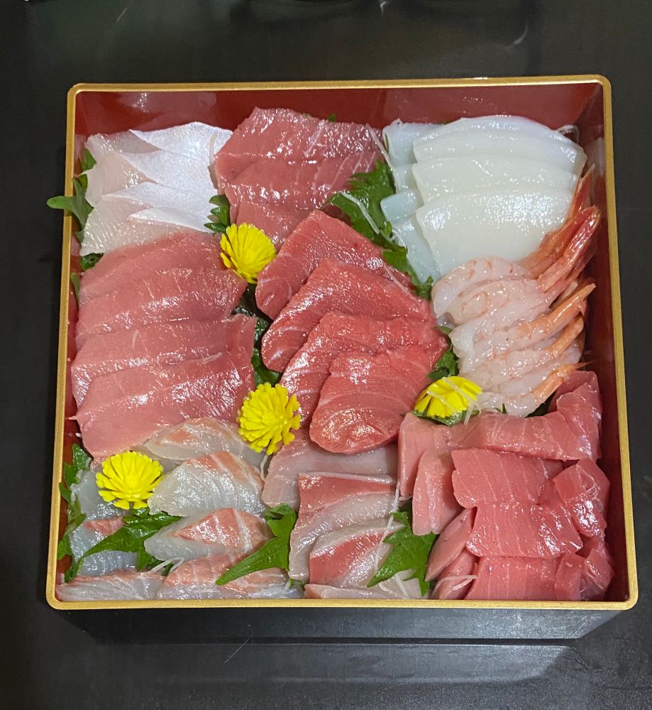 鰤、鮪、鯛、烏賊、甘海老。