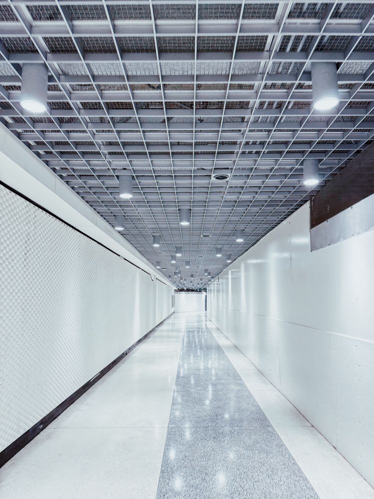 White hallway in SF‘s BART station