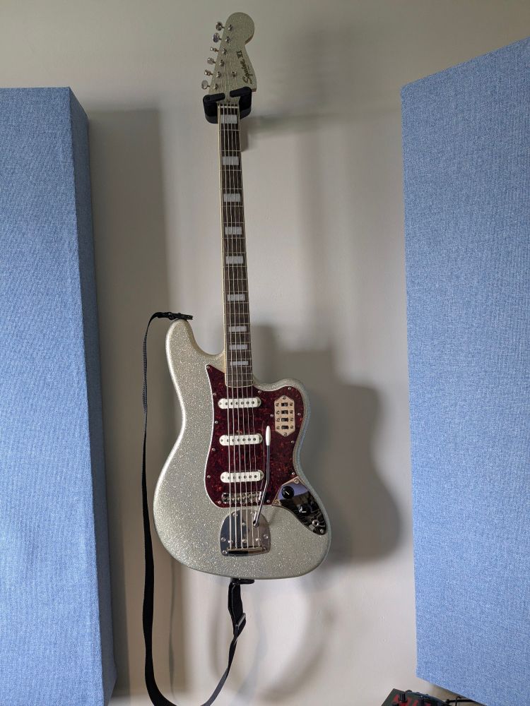 Squier Bass VI in silver sparkle
