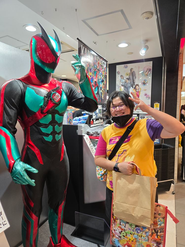 OP standing next to a Zeztz statue