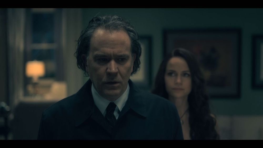 Timothy Hutton and Carla Gugino in a scene from “The Haunting of Hill House” episode, “Eulogy.”