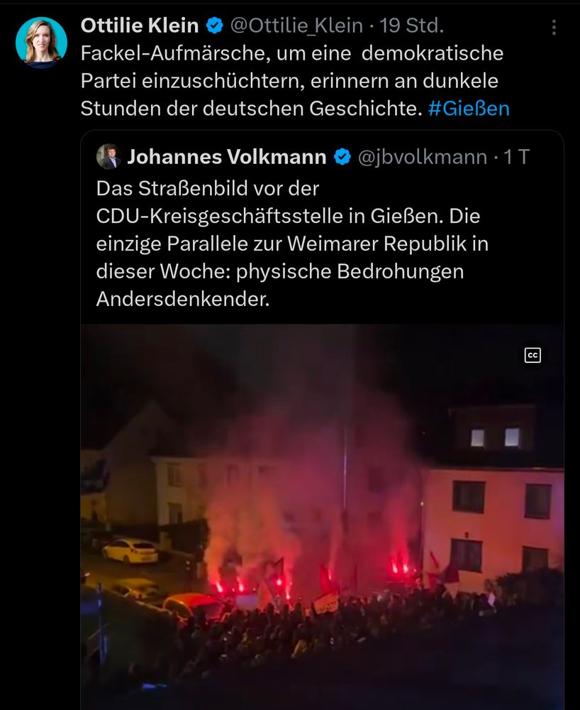 Tweet von Ottilie Klein:
Fackel-Aufmärsche, um eine  demokratische Partei einzuschüchtern, erinnern an dunkele Stunden der deutschen Geschichte. #Gießen